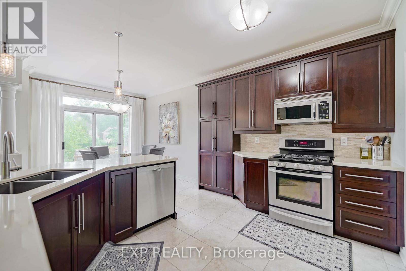 116 Colesbrook Road, Richmond Hill, Ontario  L4S 2G3 - Photo 12 - N12399710