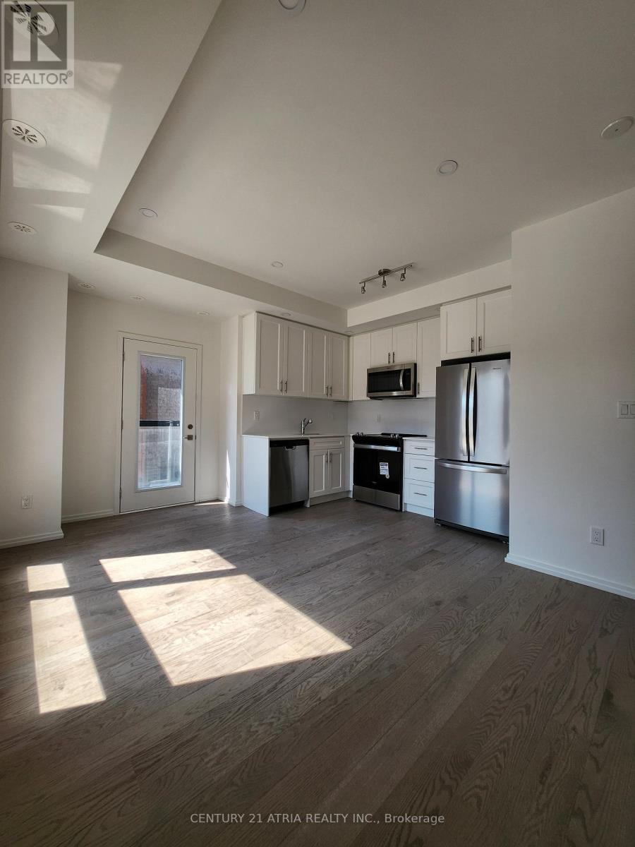 27 - 16 Lytham Green Circle, Newmarket, Ontario  L3Y 0H3 - Photo 4 - N12399719