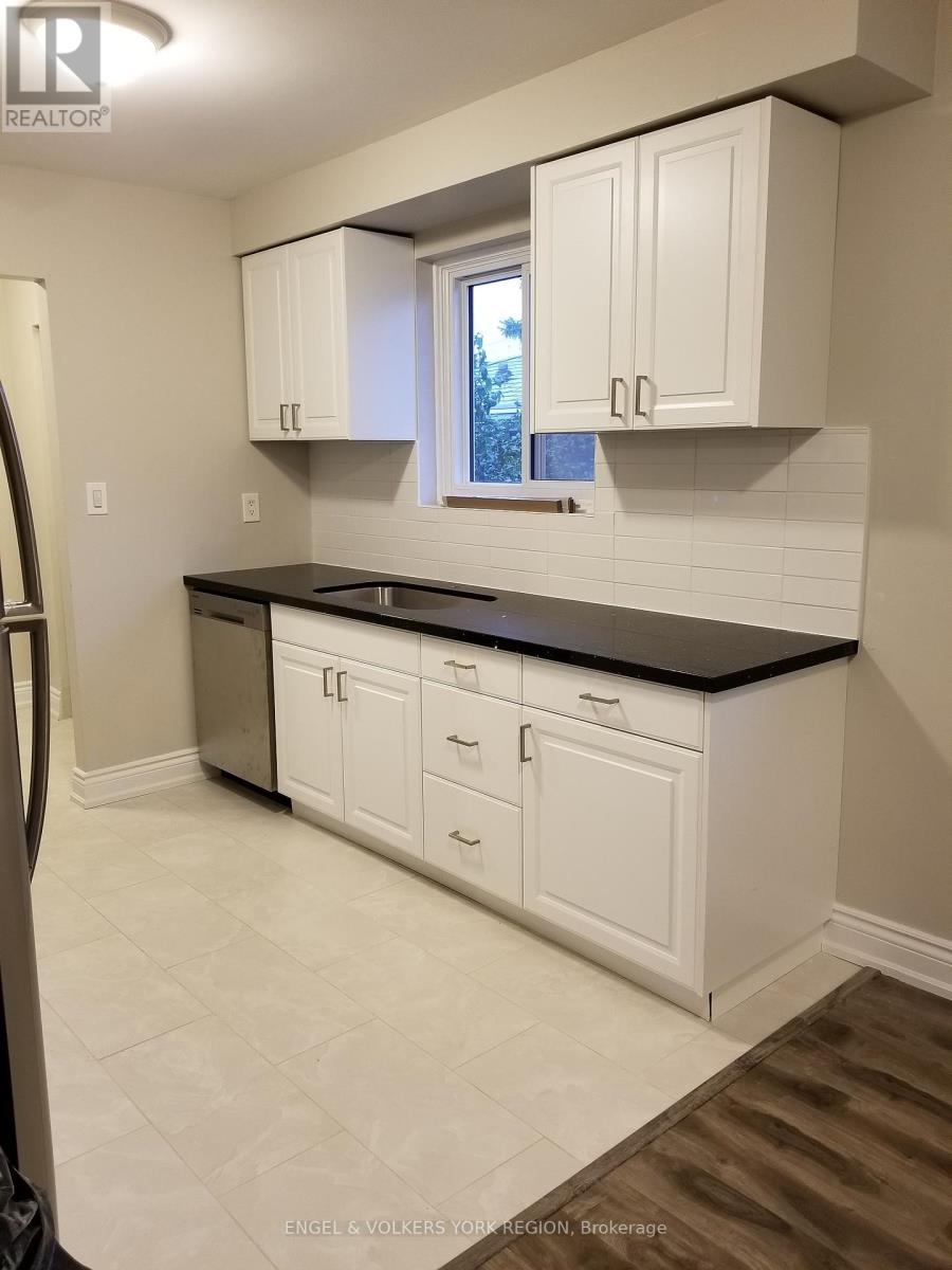 718 Mountview Place E, Newmarket, Ontario  L3Y 3P7 - Photo 13 - N12399725
