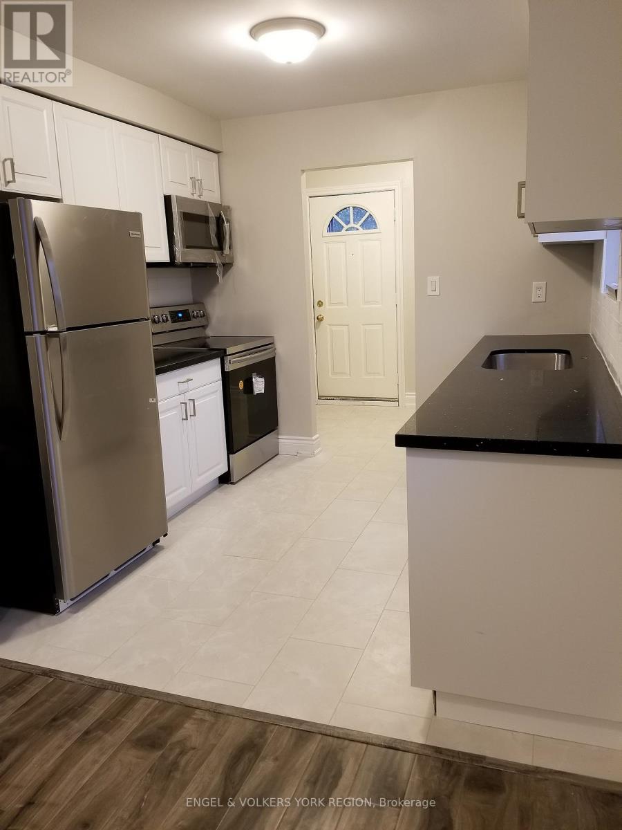 718 Mountview Place E, Newmarket, Ontario  L3Y 3P7 - Photo 19 - N12399725