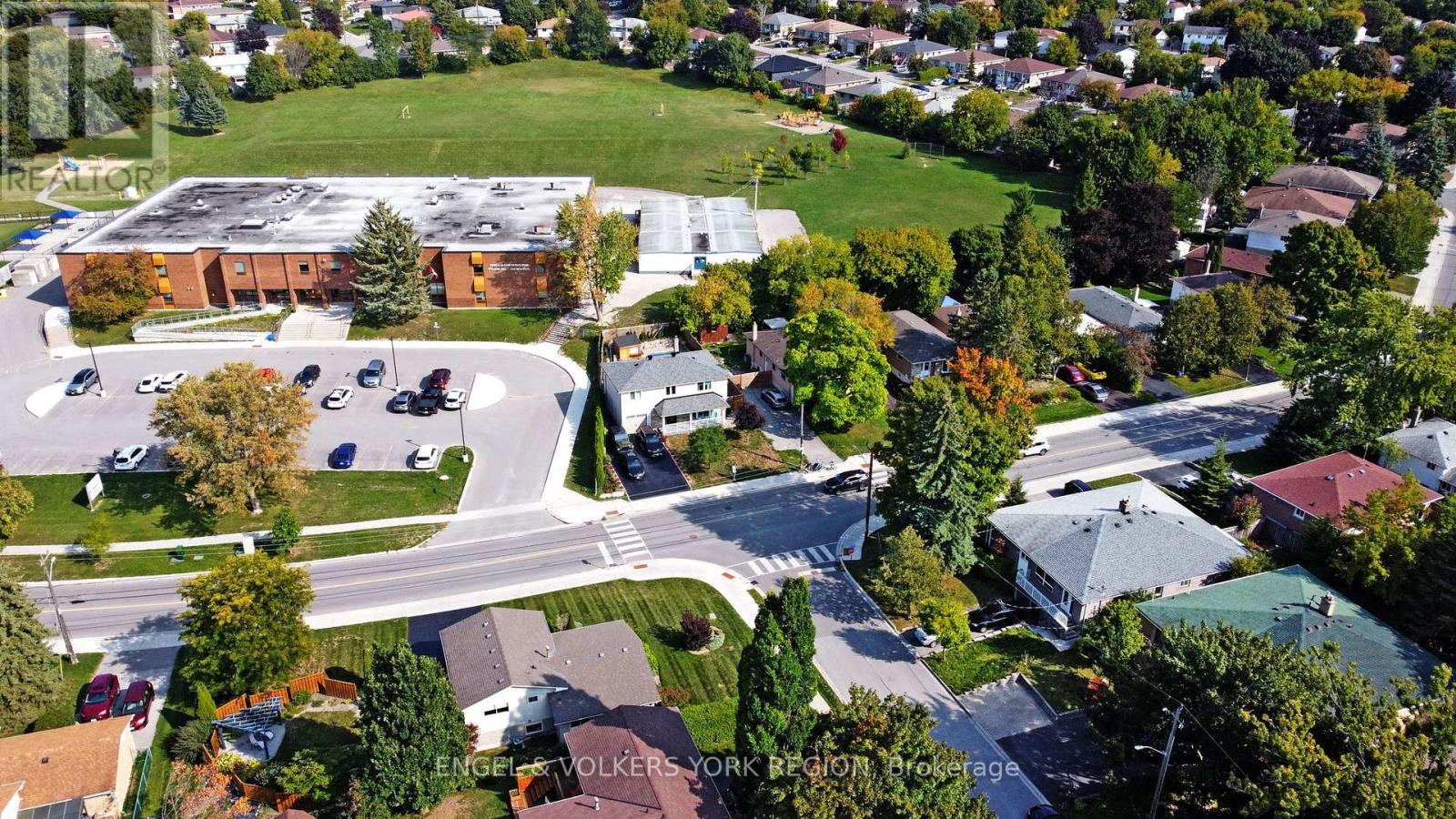 718 Mountview Place E, Newmarket, Ontario  L3Y 3P7 - Photo 43 - N12399725