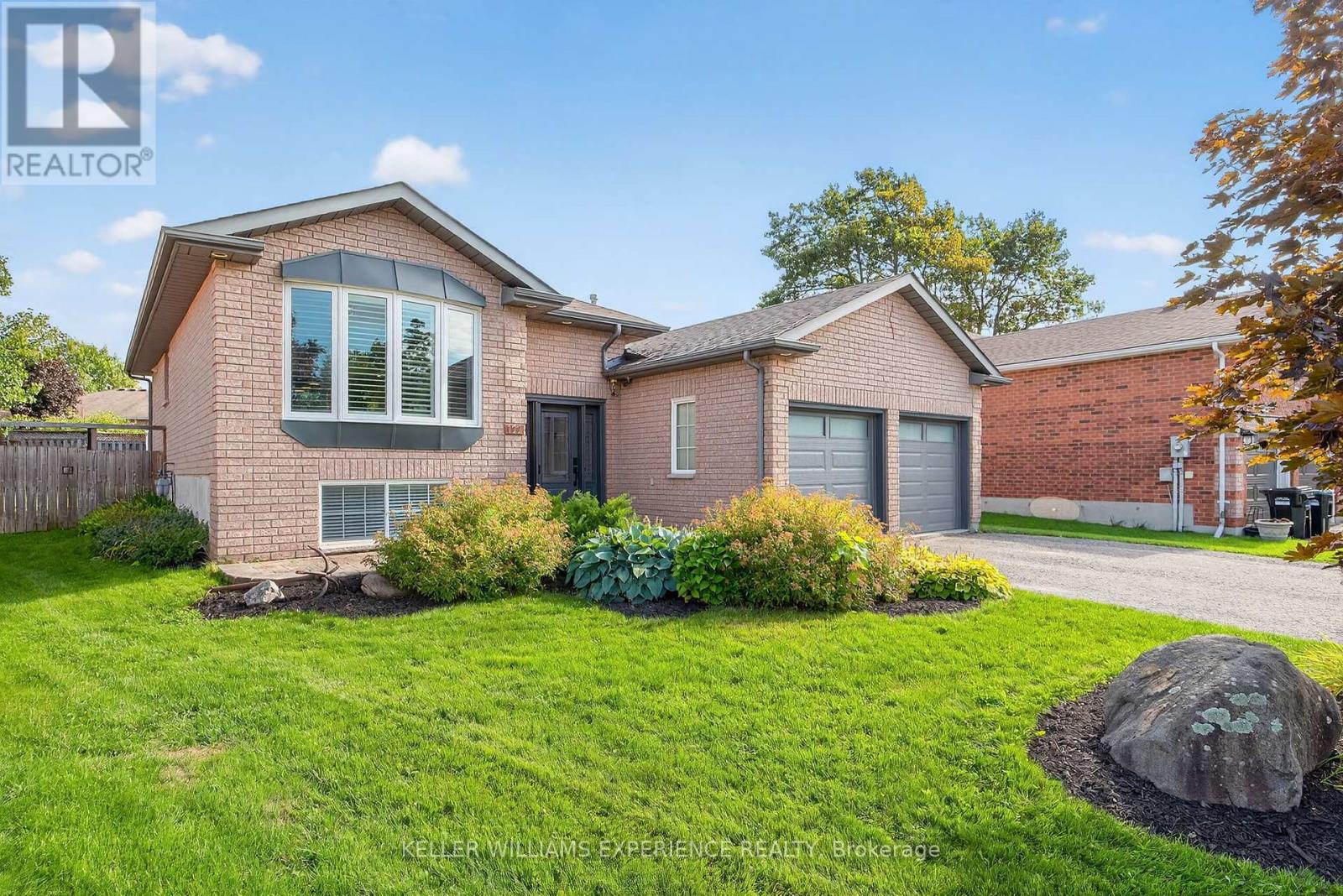 122 EMMS DRIVE, Barrie, Ontario