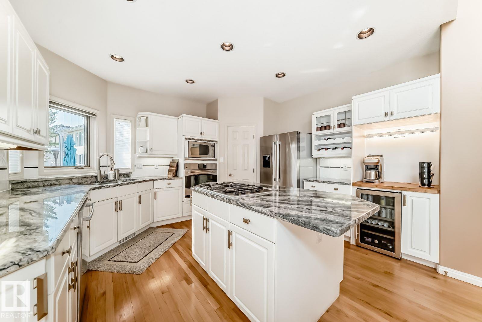 633 Butterworth Wd Nw, Edmonton, Alberta  T6R 2H8 - Photo 4 - E4457445