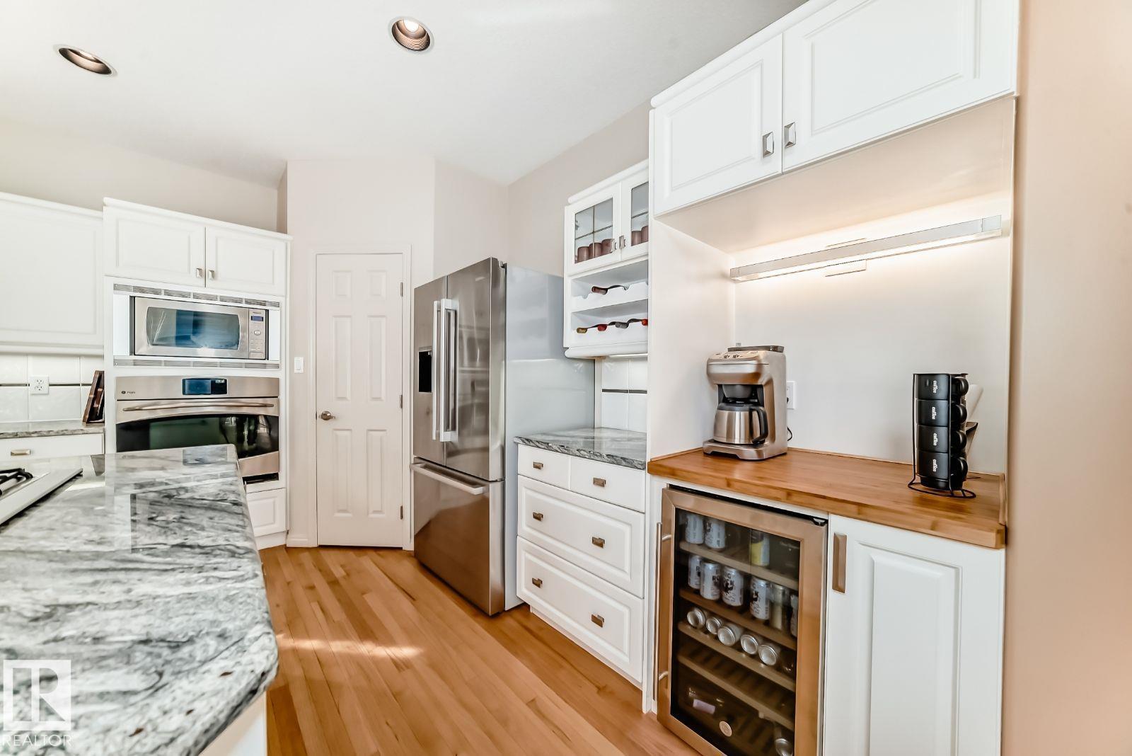 633 Butterworth Wd Nw, Edmonton, Alberta  T6R 2H8 - Photo 6 - E4457445