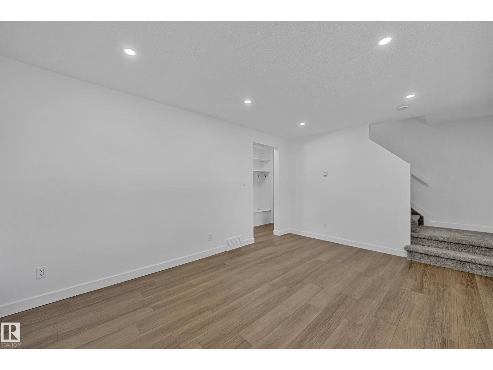 416 Hermitage Rd Nw, Edmonton, Alberta  T5A 3K9 - Photo 9 - E4457446