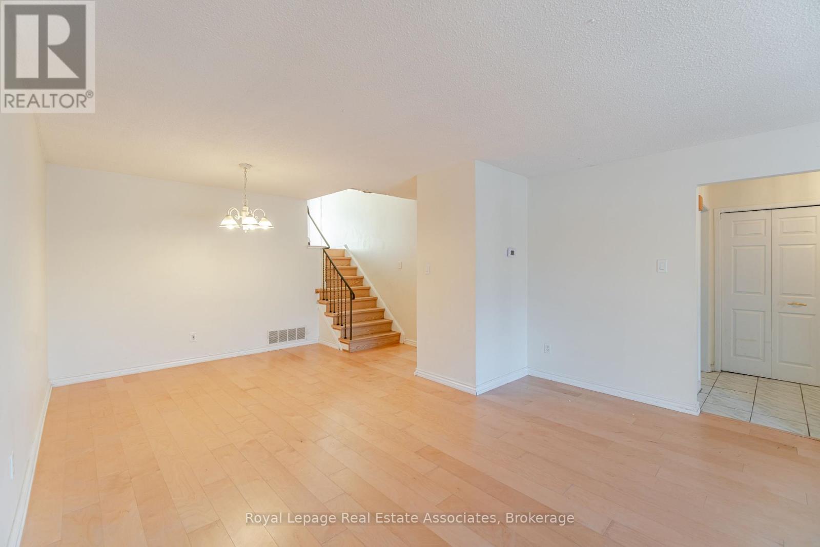 3301 Tallmast Crescent, Mississauga, Ontario  L5L 1K1 - Photo 10 - W12399637