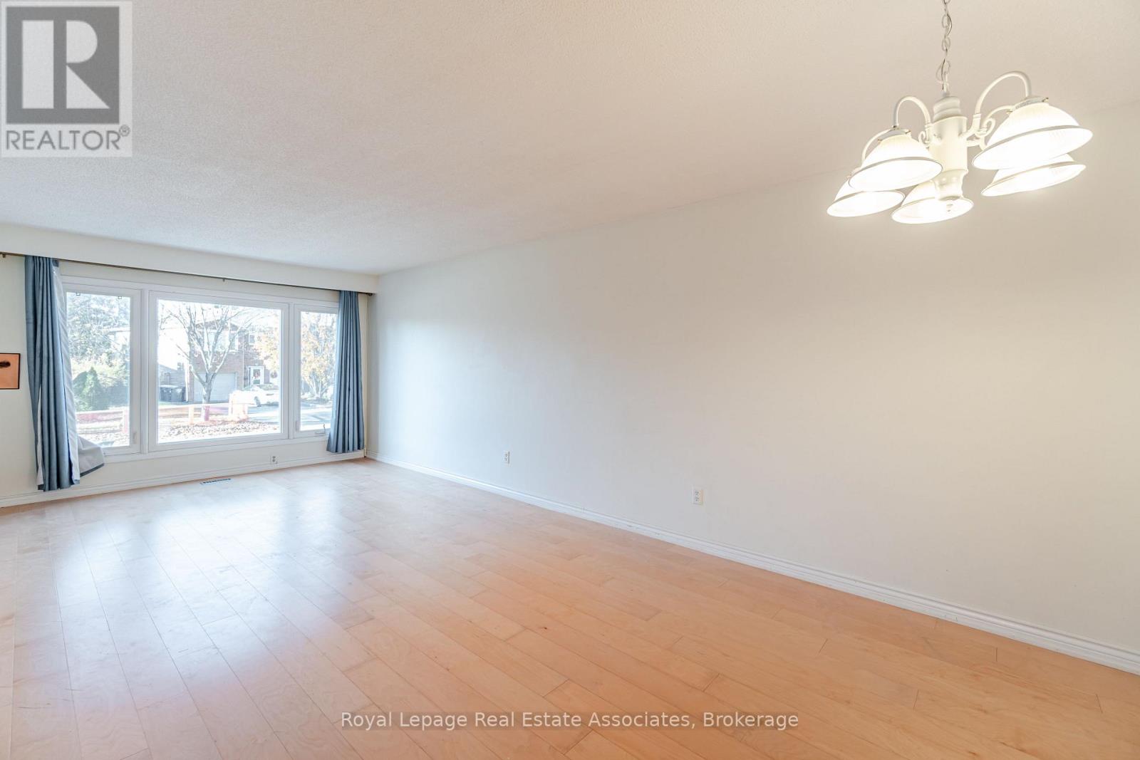 3301 Tallmast Crescent, Mississauga, Ontario  L5L 1K1 - Photo 11 - W12399637