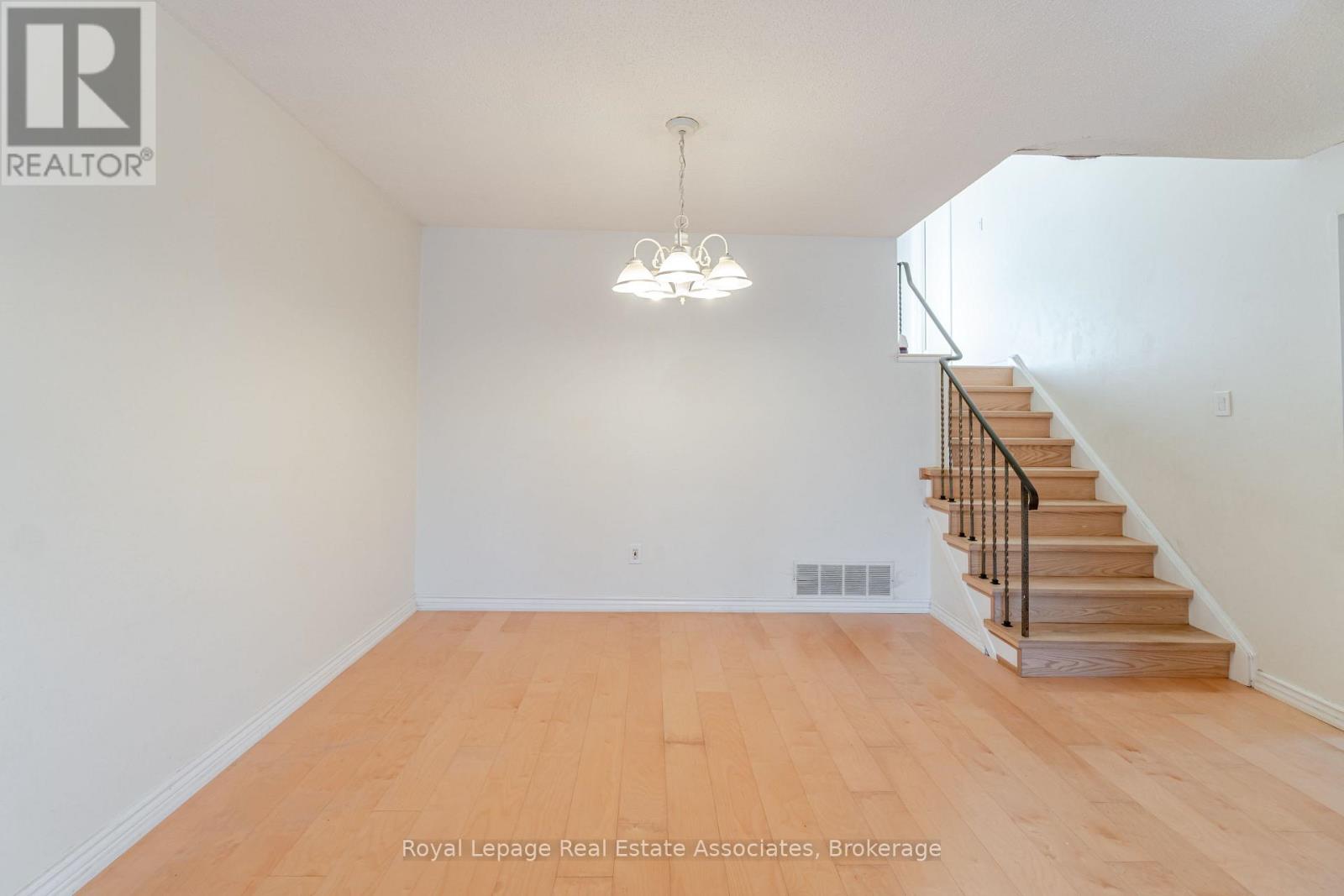 3301 Tallmast Crescent, Mississauga, Ontario  L5L 1K1 - Photo 12 - W12399637