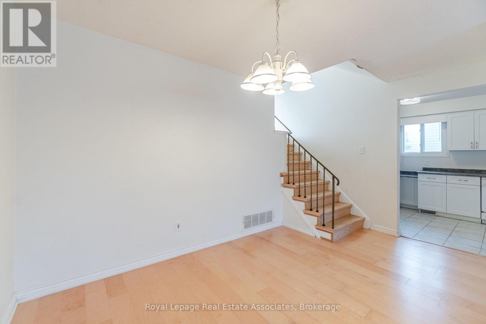 3301 Tallmast Crescent, Mississauga, Ontario  L5L 1K1 - Photo 13 - W12399637