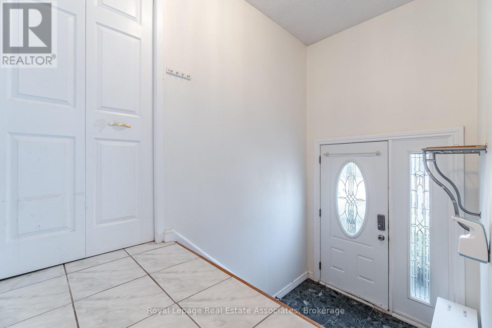 3301 Tallmast Crescent, Mississauga, Ontario  L5L 1K1 - Photo 3 - W12399637