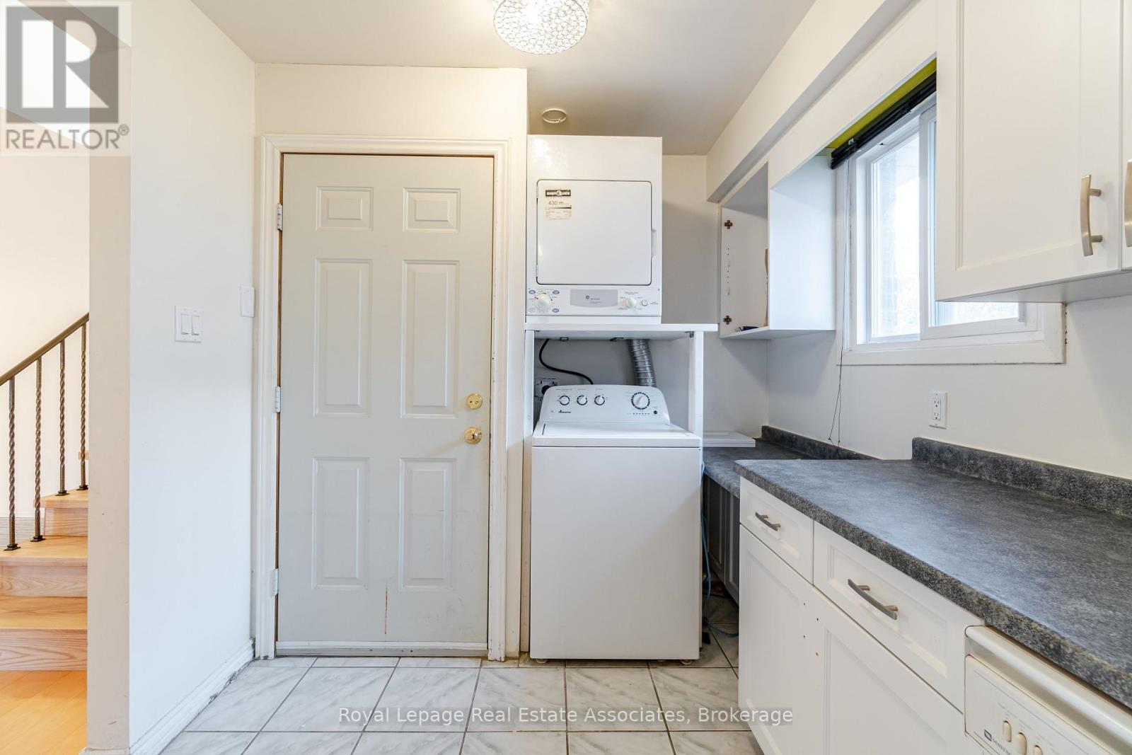 3301 Tallmast Crescent, Mississauga, Ontario  L5L 1K1 - Photo 7 - W12399637