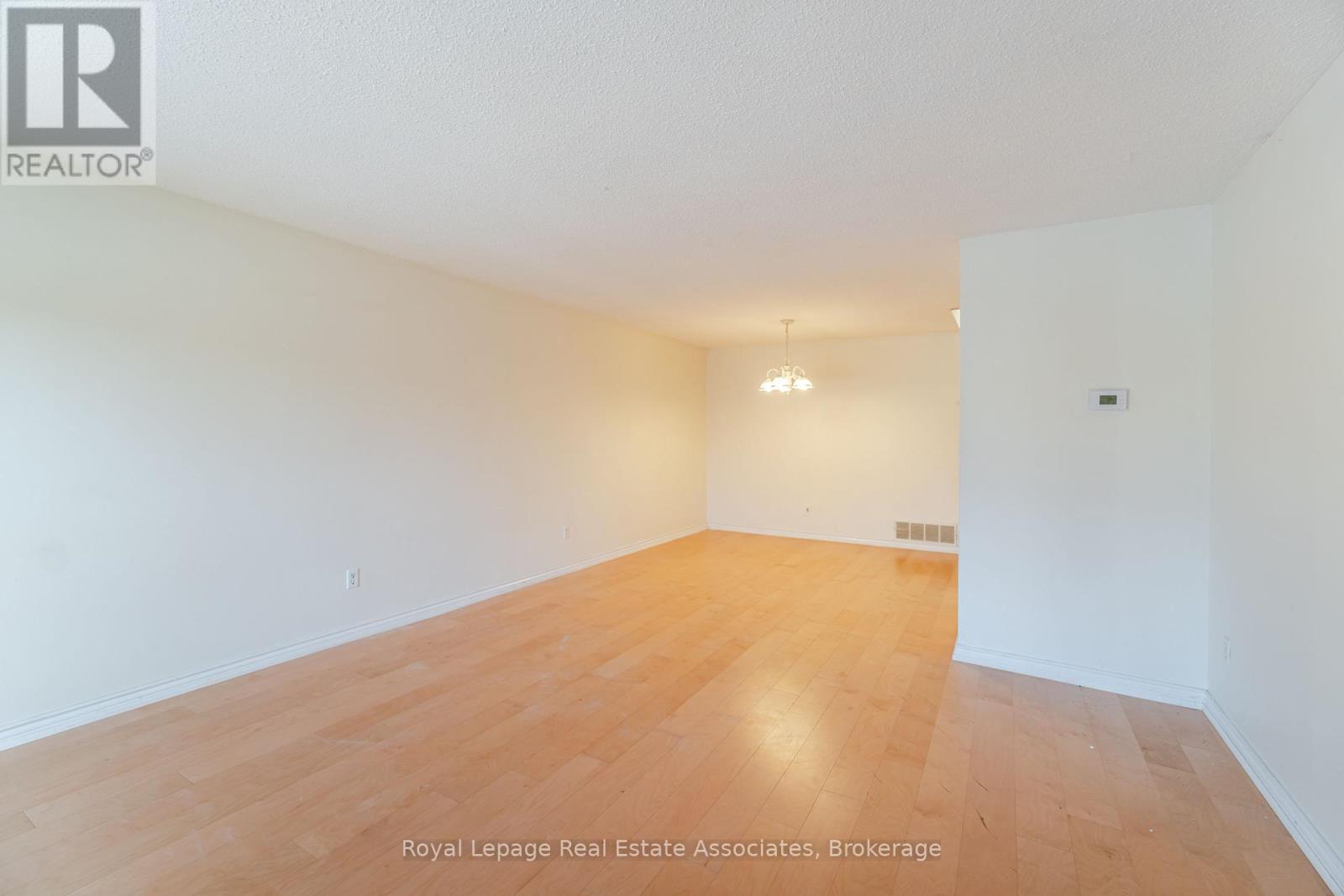 3301 Tallmast Crescent, Mississauga, Ontario  L5L 1K1 - Photo 8 - W12399637