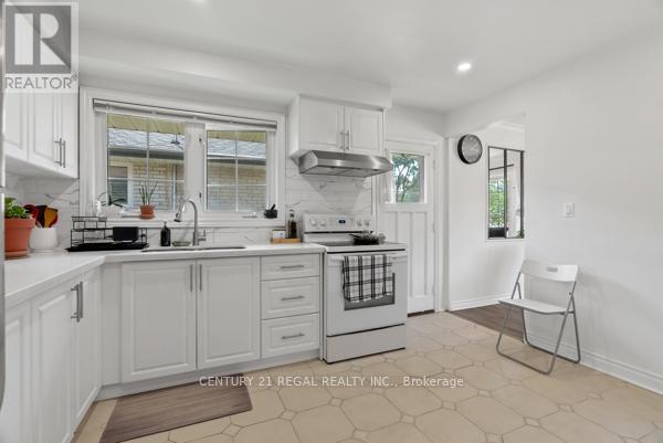 97 Westhampton Drive, Toronto, Ontario  M9R 1Y1 - Photo 11 - W12399669