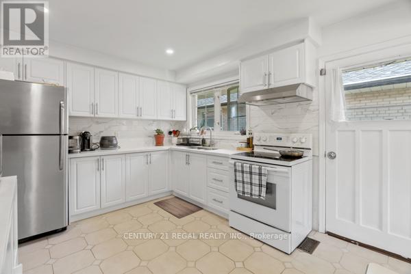 97 Westhampton Drive, Toronto, Ontario  M9R 1Y1 - Photo 6 - W12399669