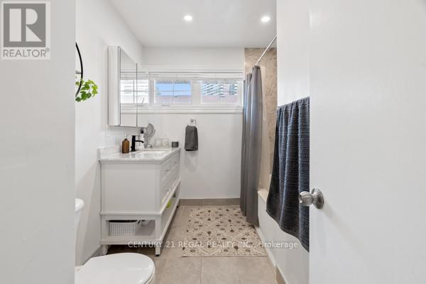 97 Westhampton Drive, Toronto, Ontario  M9R 1Y1 - Photo 9 - W12399669