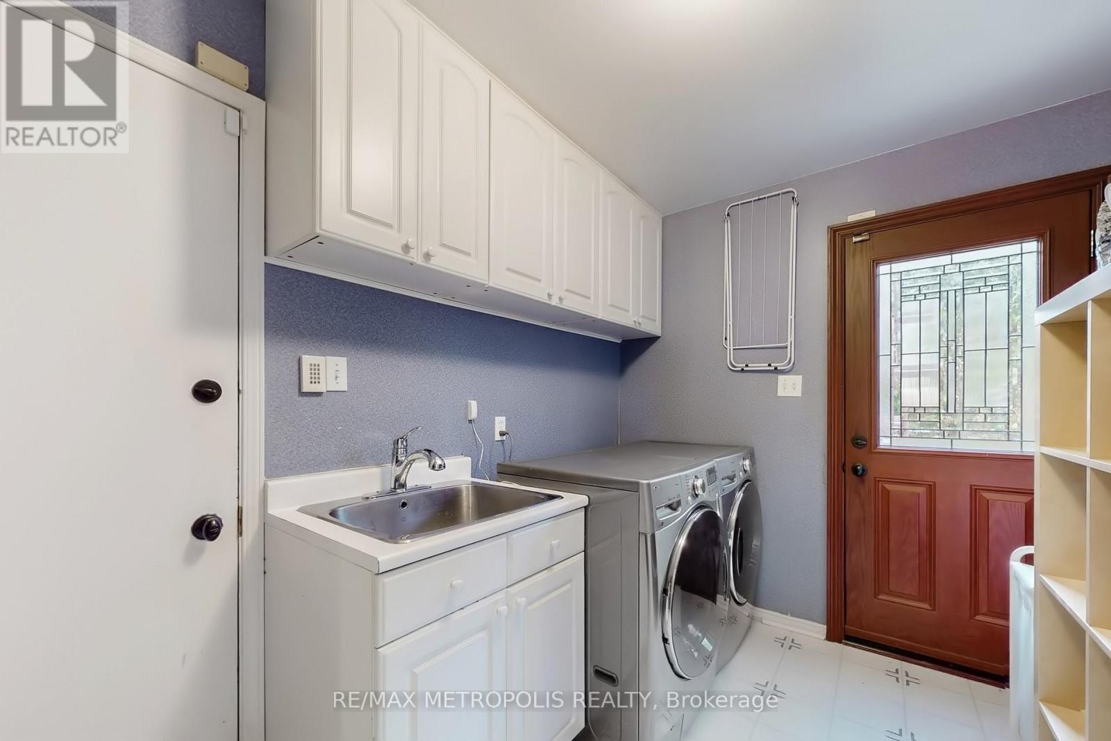 1310 Golden Meadow Trail, Oakville, Ontario  L6H 4L8 - Photo 24 - W12399685