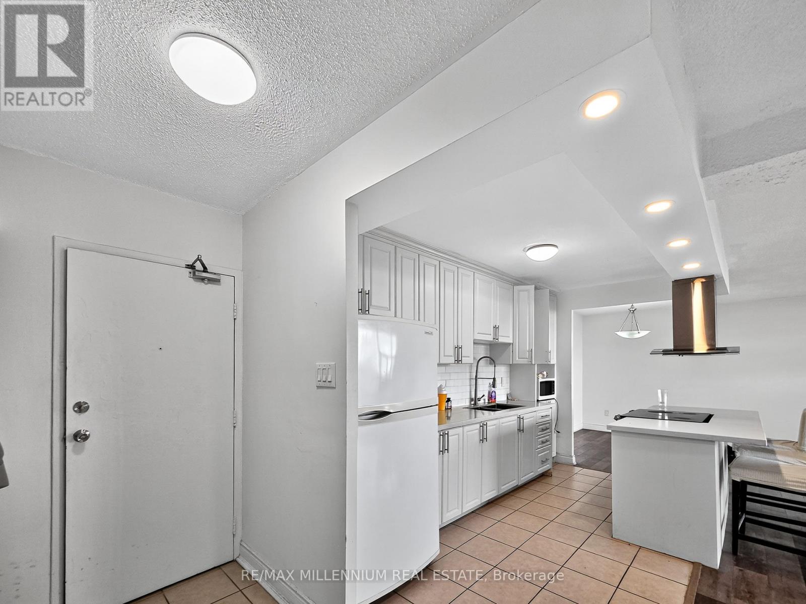 1811 - 2645 Kipling Avenue, Toronto, Ontario  M9V 3S6 - Photo 11 - W12399691