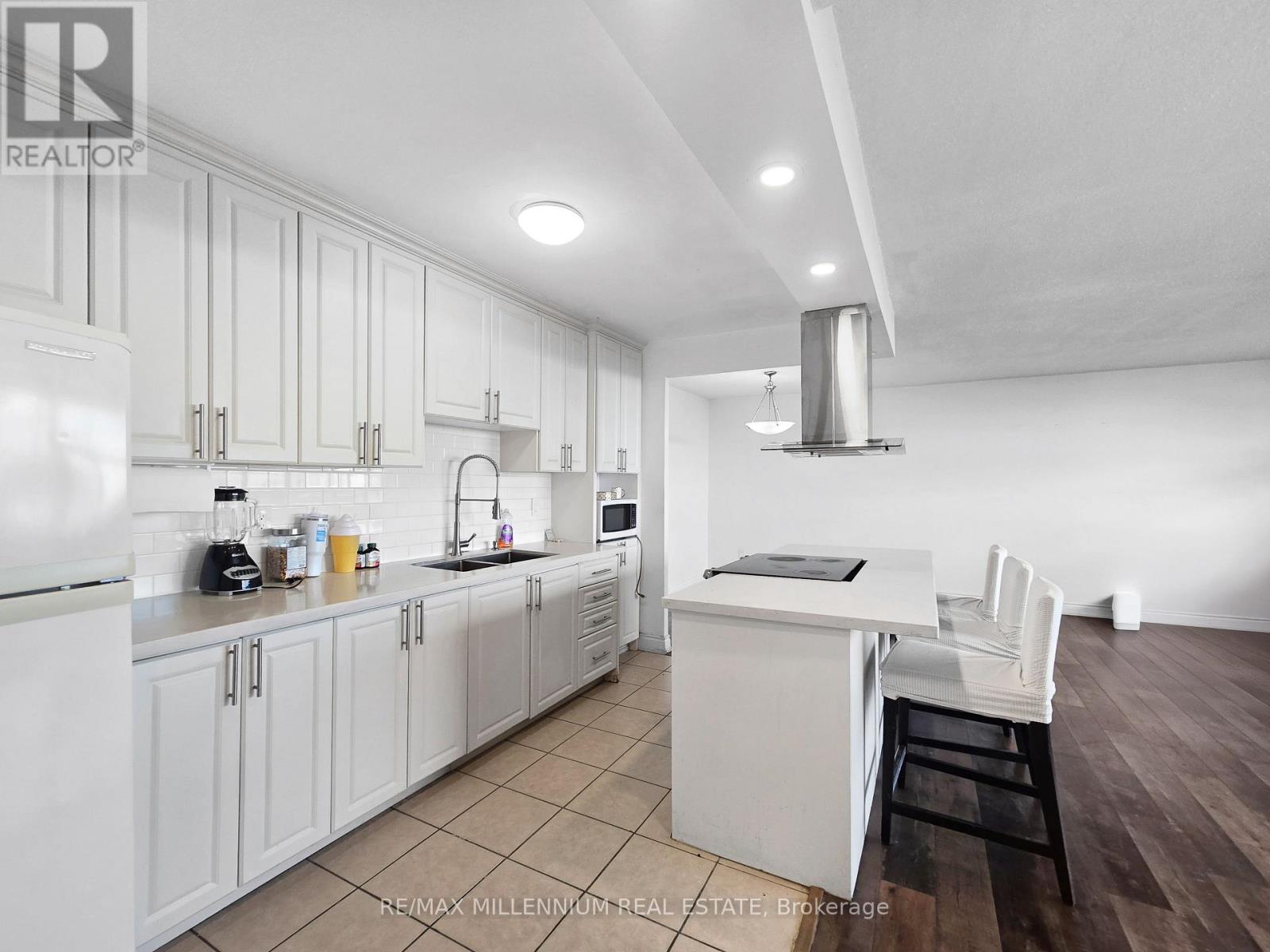 1811 - 2645 Kipling Avenue, Toronto, Ontario  M9V 3S6 - Photo 15 - W12399691