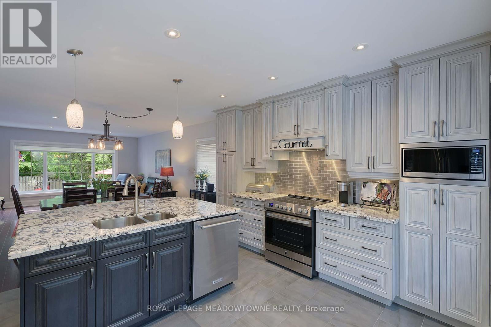 2818 Folkway Drive, Mississauga (Erin Mills), Ontario  L5L 2H9 - Photo 10 - W12399717