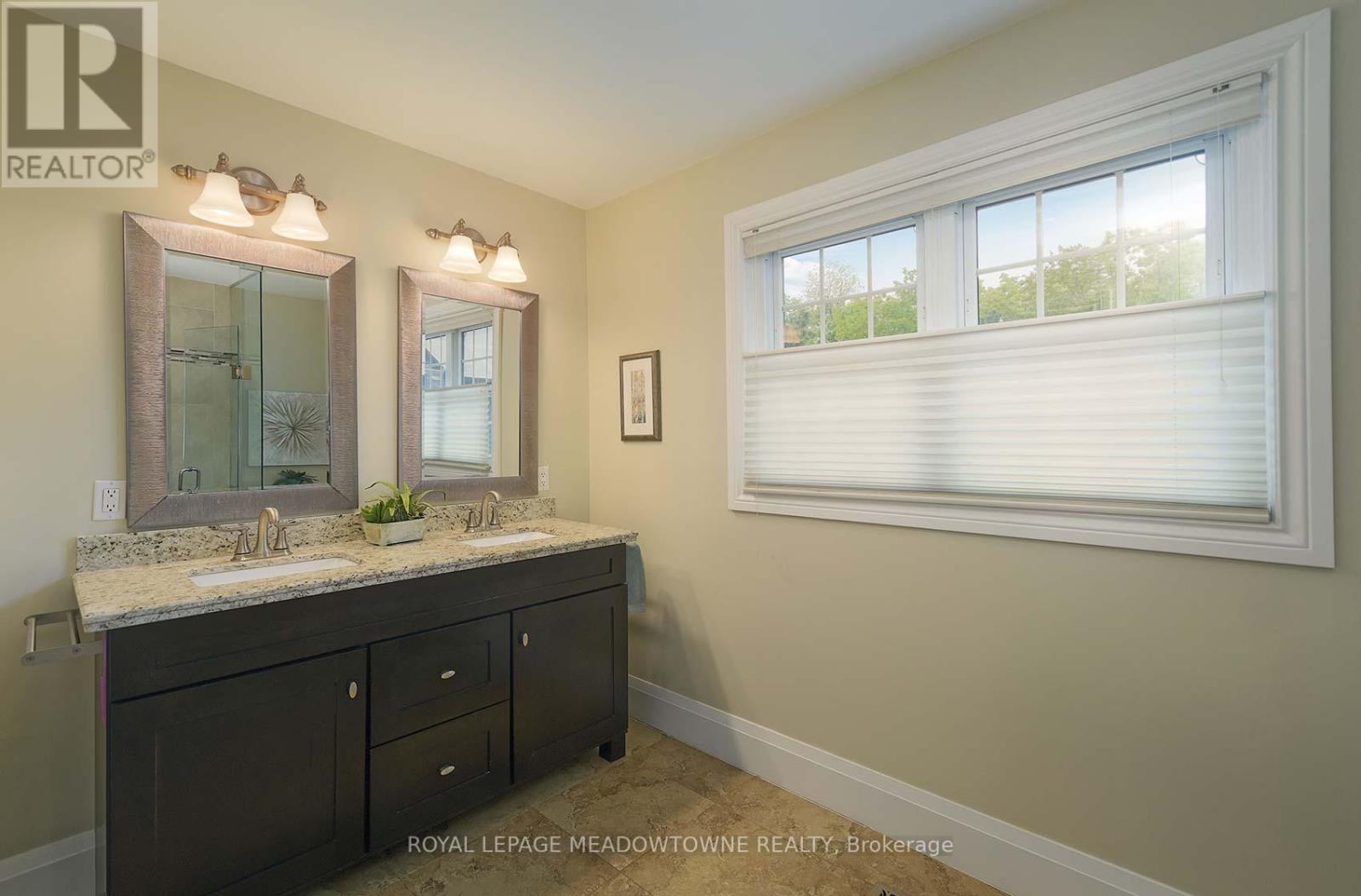 2818 Folkway Drive, Mississauga (Erin Mills), Ontario  L5L 2H9 - Photo 17 - W12399717