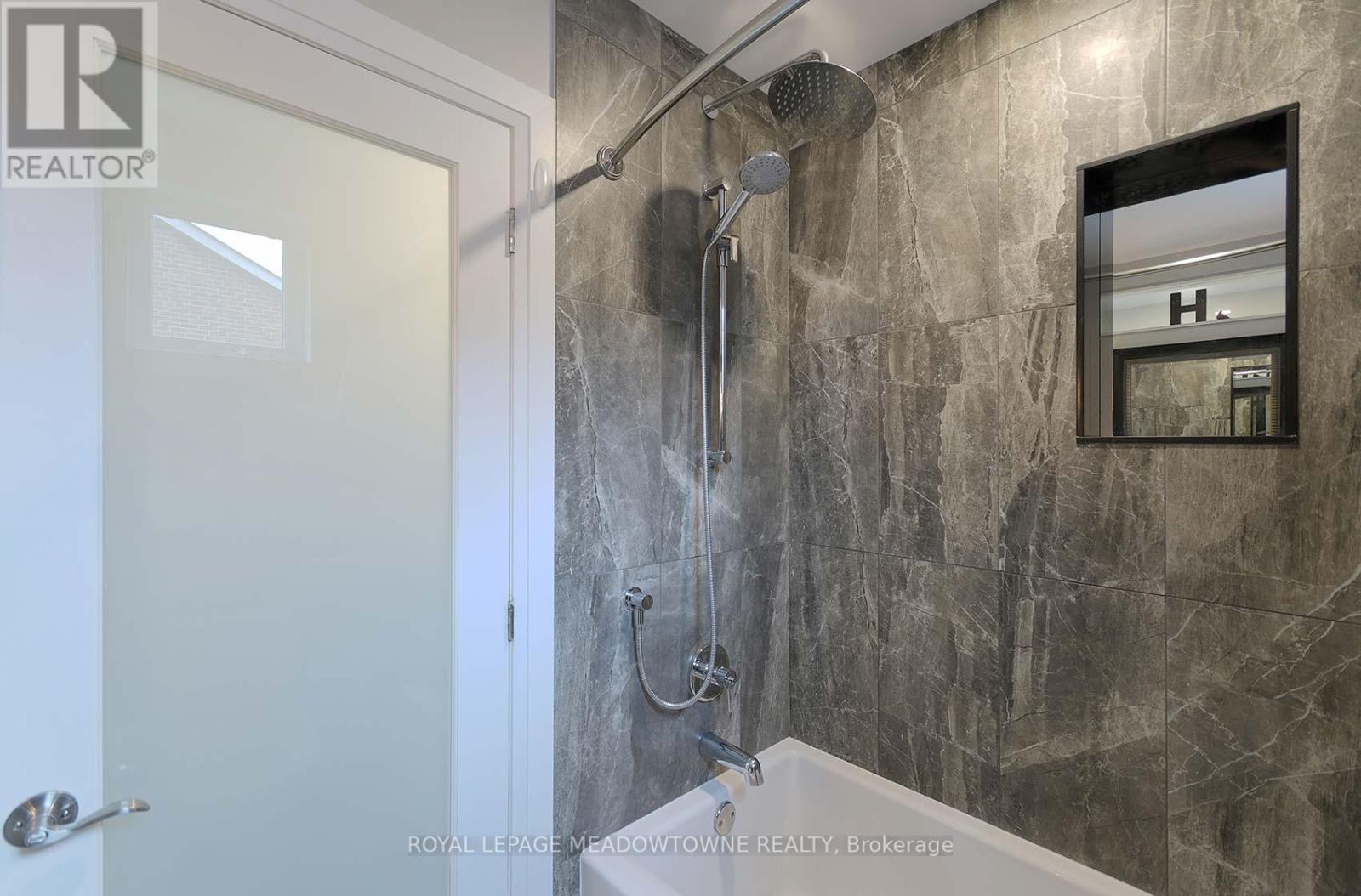 2818 Folkway Drive, Mississauga (Erin Mills), Ontario  L5L 2H9 - Photo 21 - W12399717