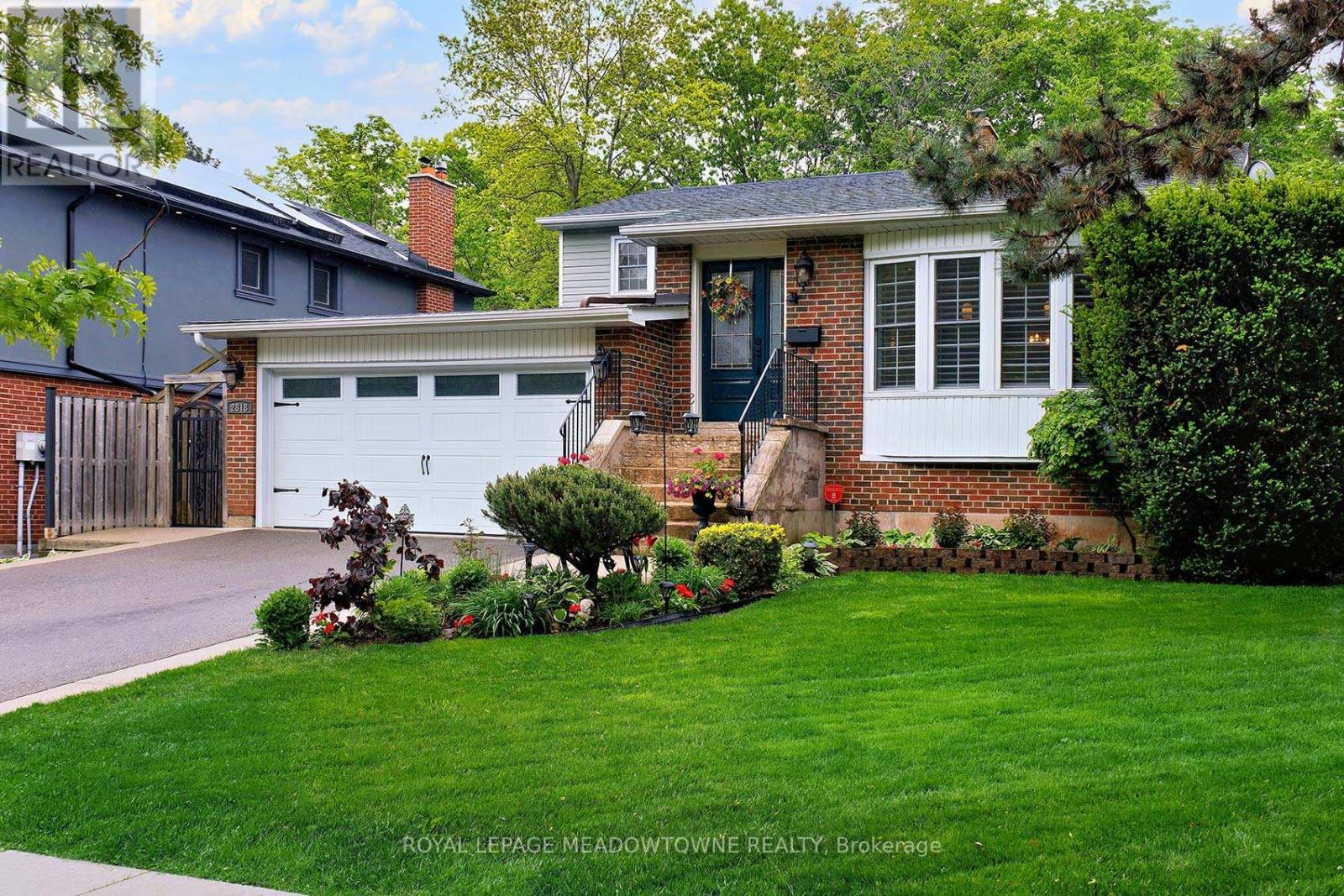 2818 Folkway Drive, Mississauga (Erin Mills), Ontario  L5L 2H9 - Photo 3 - W12399717