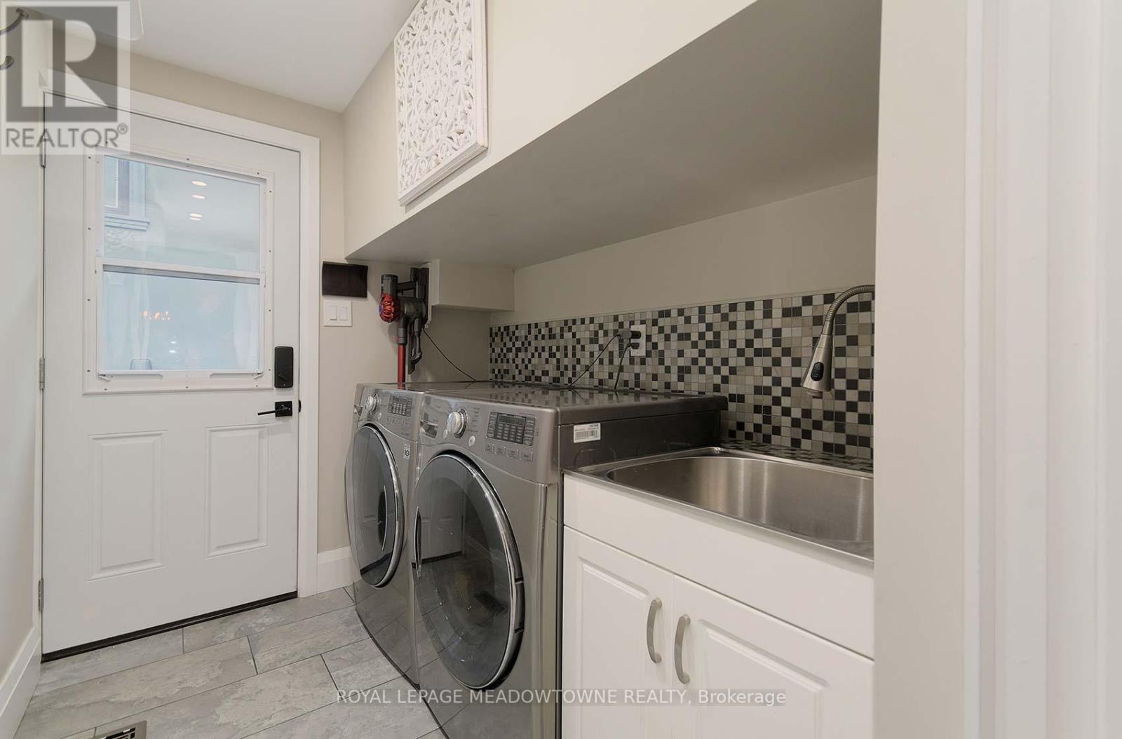 2818 Folkway Drive, Mississauga (Erin Mills), Ontario  L5L 2H9 - Photo 32 - W12399717
