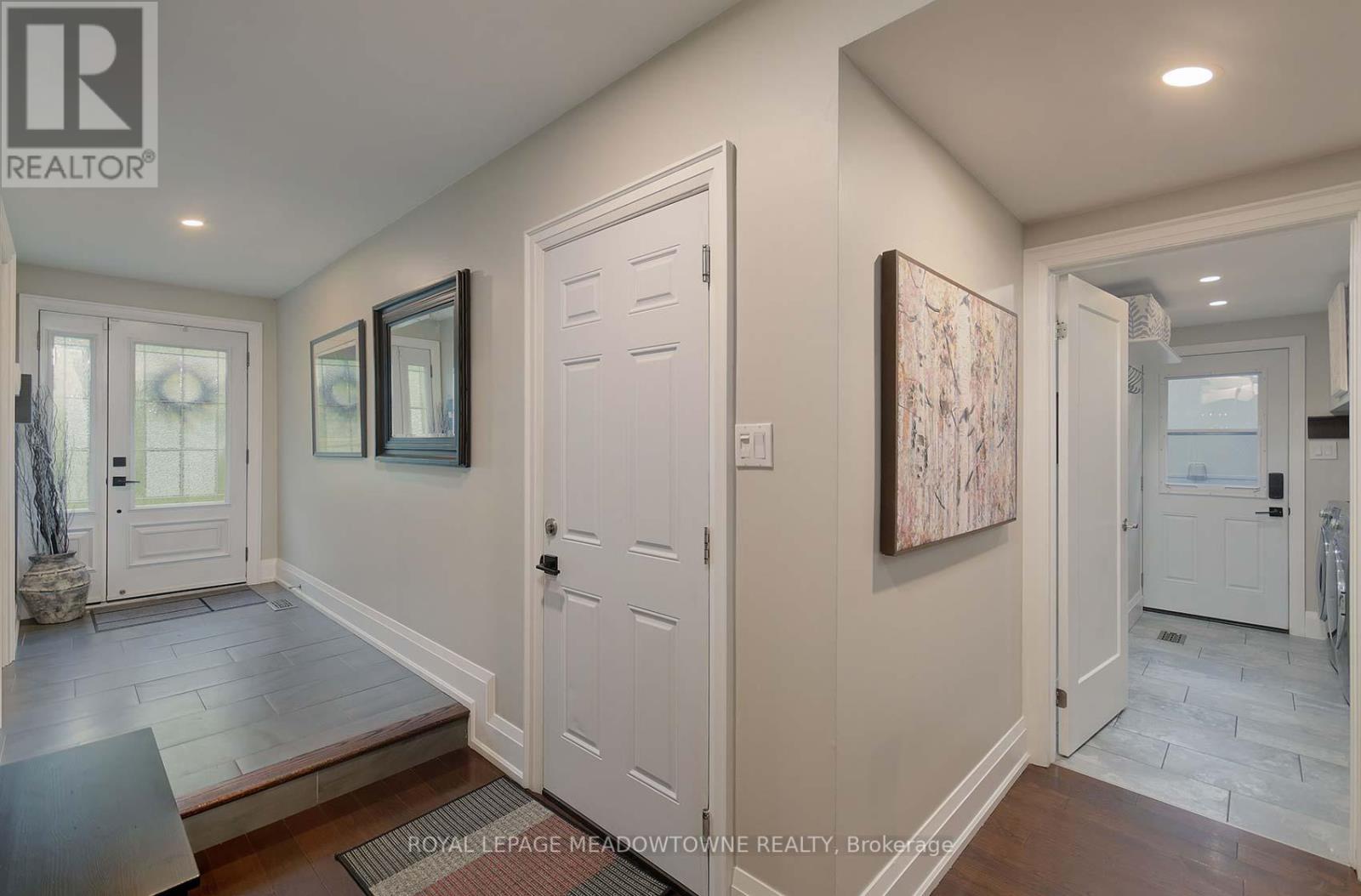 2818 Folkway Drive, Mississauga (Erin Mills), Ontario  L5L 2H9 - Photo 4 - W12399717