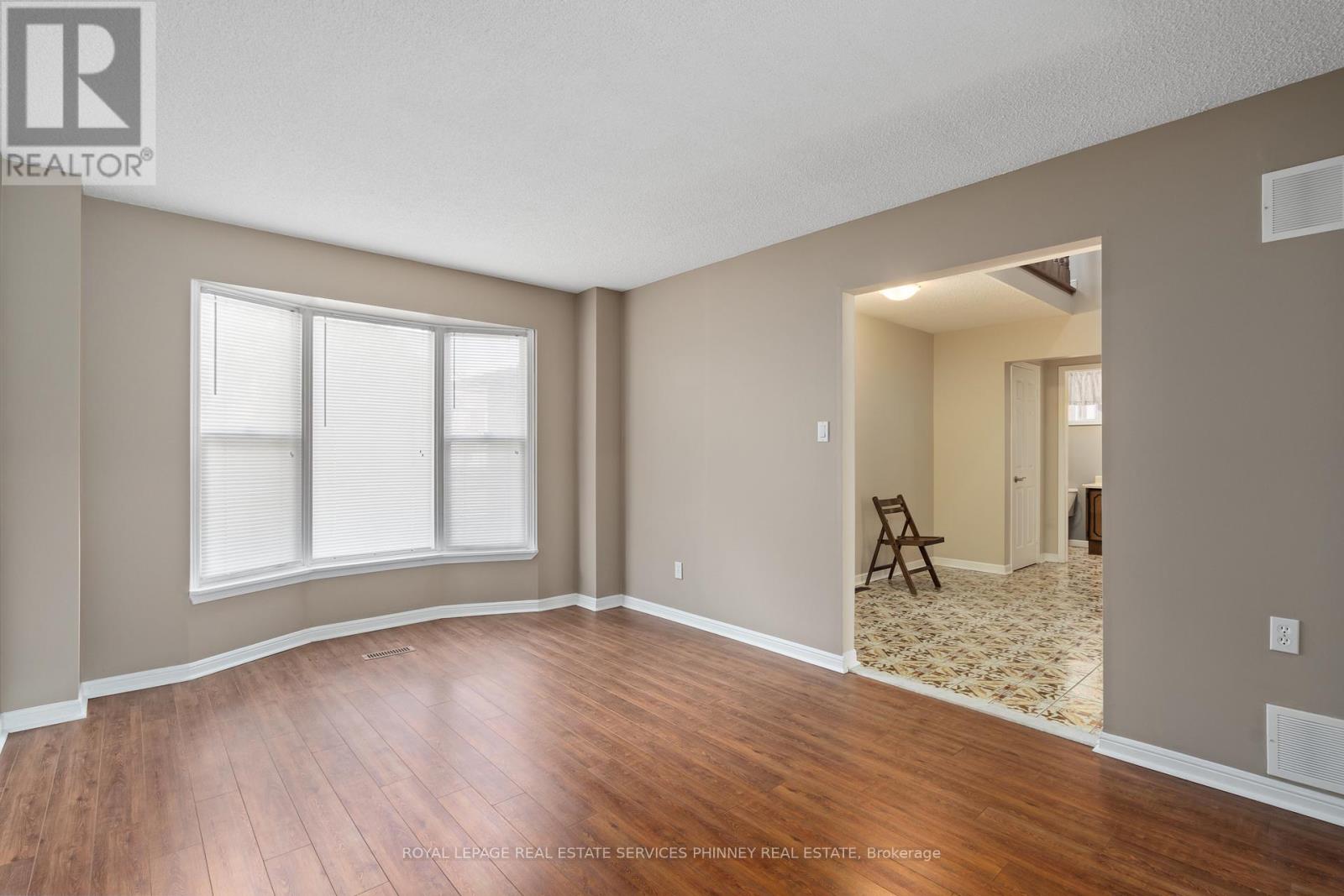 1005 Queen Street W, Mississauga, Ontario  L5H 4E1 - Photo 10 - W12399726