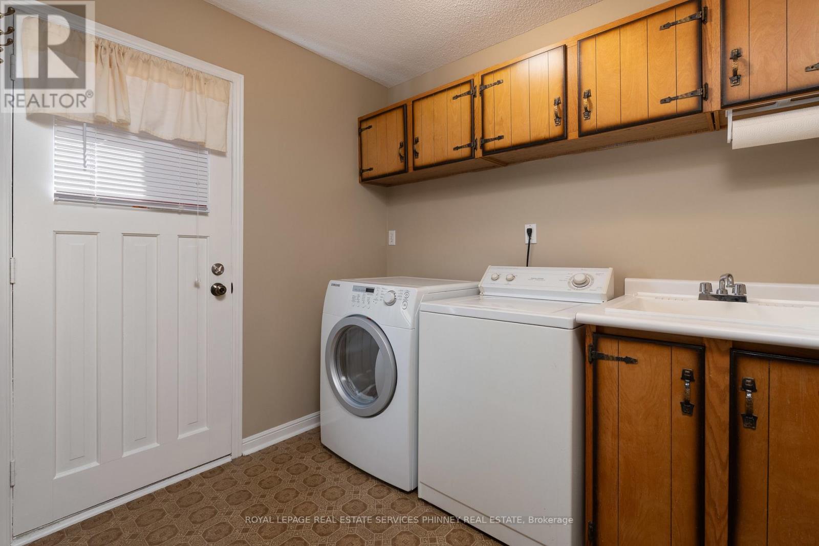 1005 Queen Street W, Mississauga, Ontario  L5H 4E1 - Photo 12 - W12399726