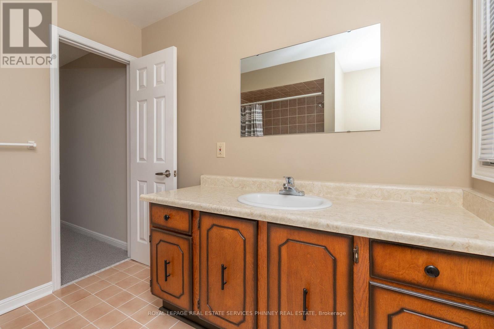 1005 Queen Street W, Mississauga, Ontario  L5H 4E1 - Photo 19 - W12399726