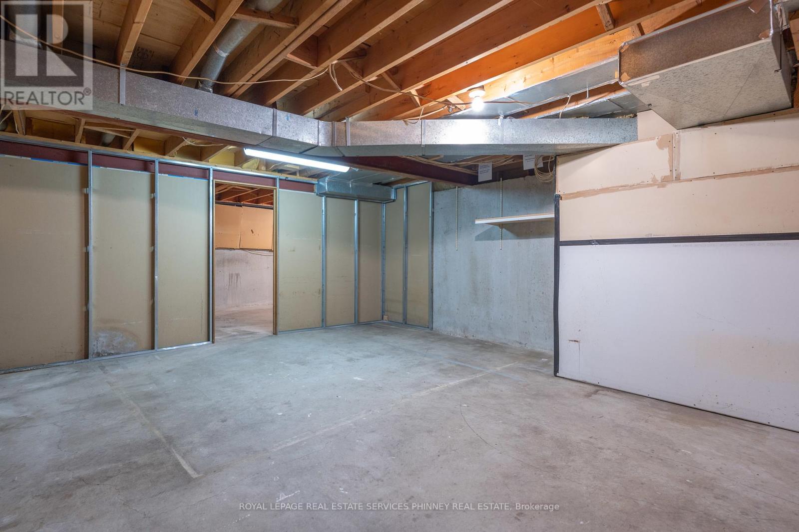 1005 Queen Street W, Mississauga, Ontario  L5H 4E1 - Photo 22 - W12399726