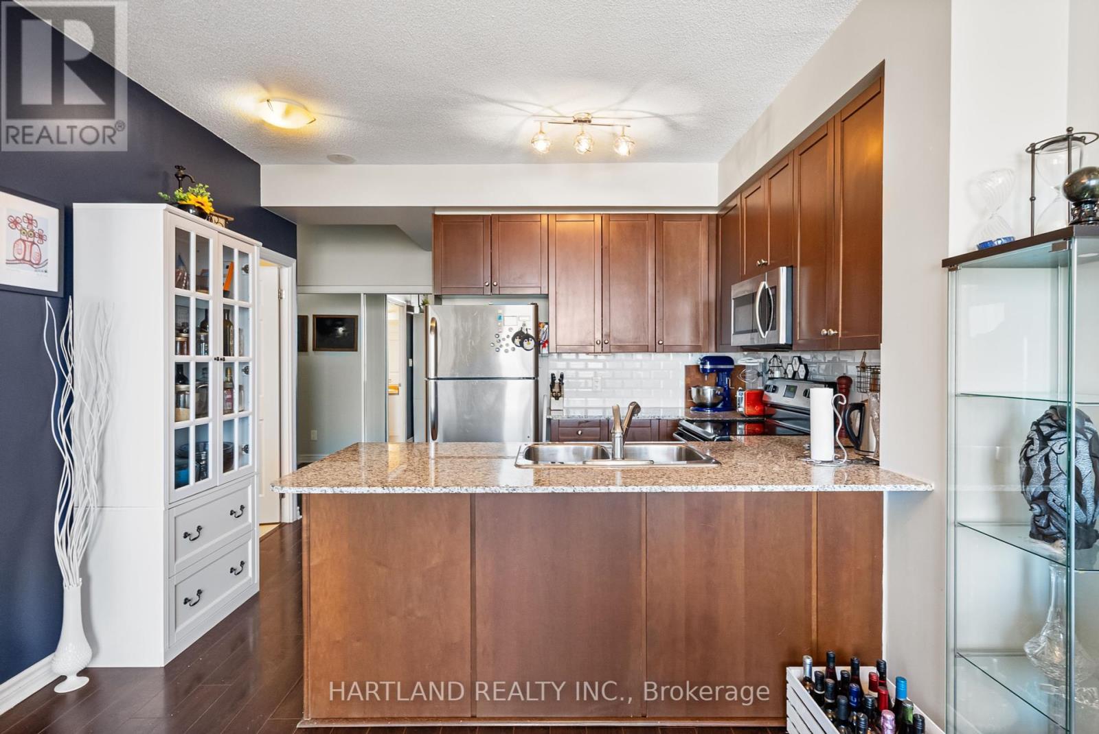 2701 - 3504 Hurontario Street, Mississauga (Fairview), Ontario  L5B 0B9 - Photo 10 - W12399761