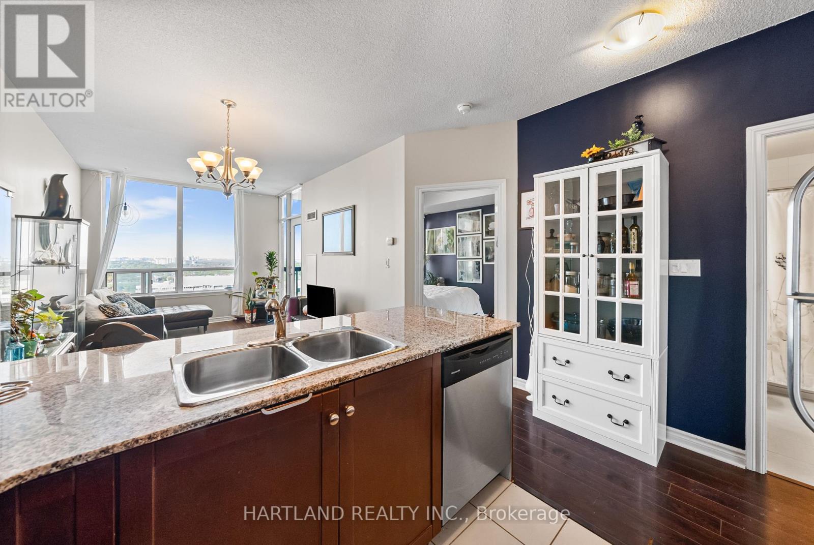 2701 - 3504 Hurontario Street, Mississauga (Fairview), Ontario  L5B 0B9 - Photo 12 - W12399761