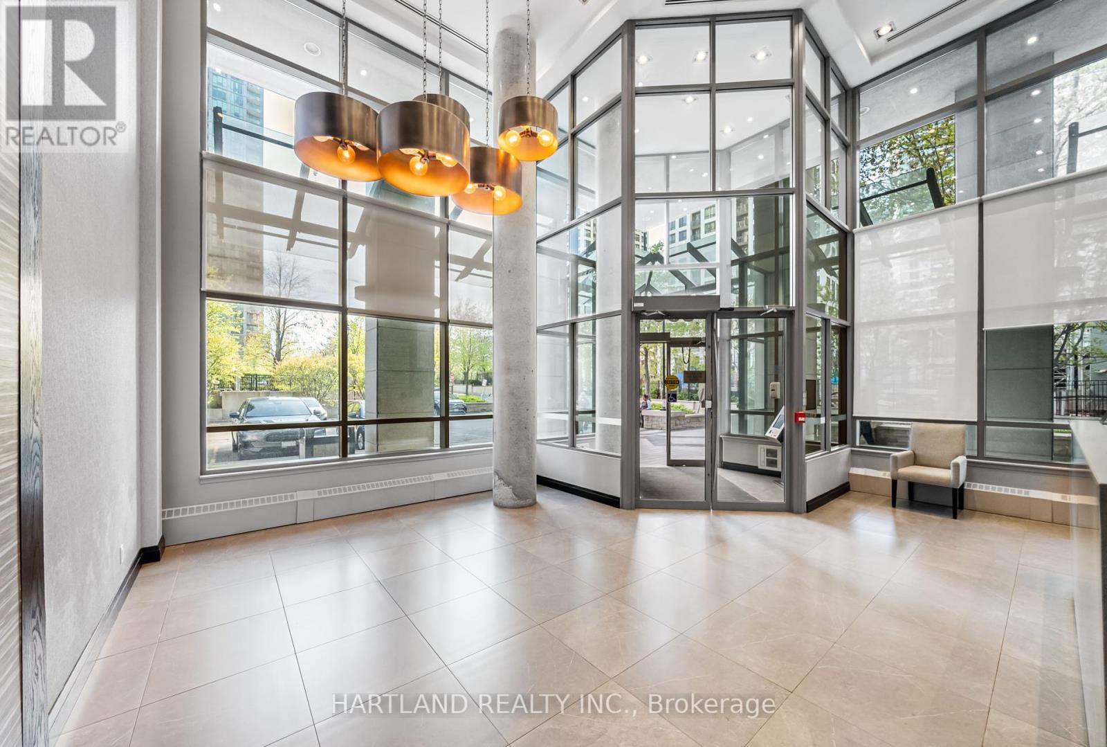 2701 - 3504 Hurontario Street, Mississauga (Fairview), Ontario  L5B 0B9 - Photo 4 - W12399761