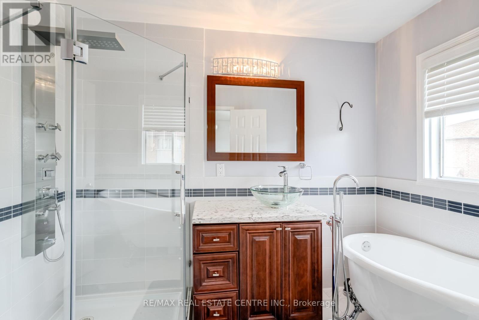 18 Richwood Crescent, Brampton, Ontario  L6X 4K9 - Photo 24 - W12399789