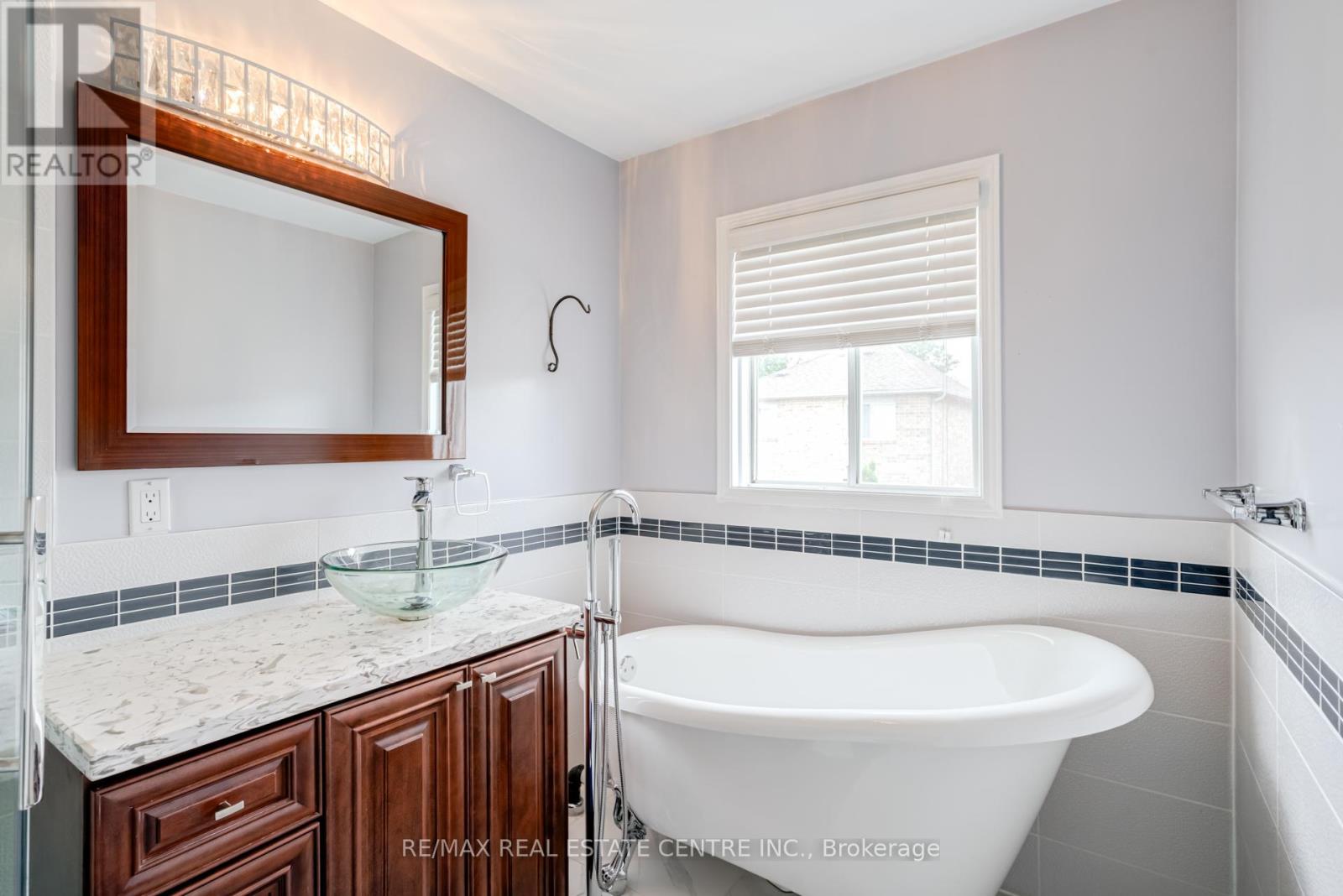 18 Richwood Crescent, Brampton, Ontario  L6X 4K9 - Photo 25 - W12399789