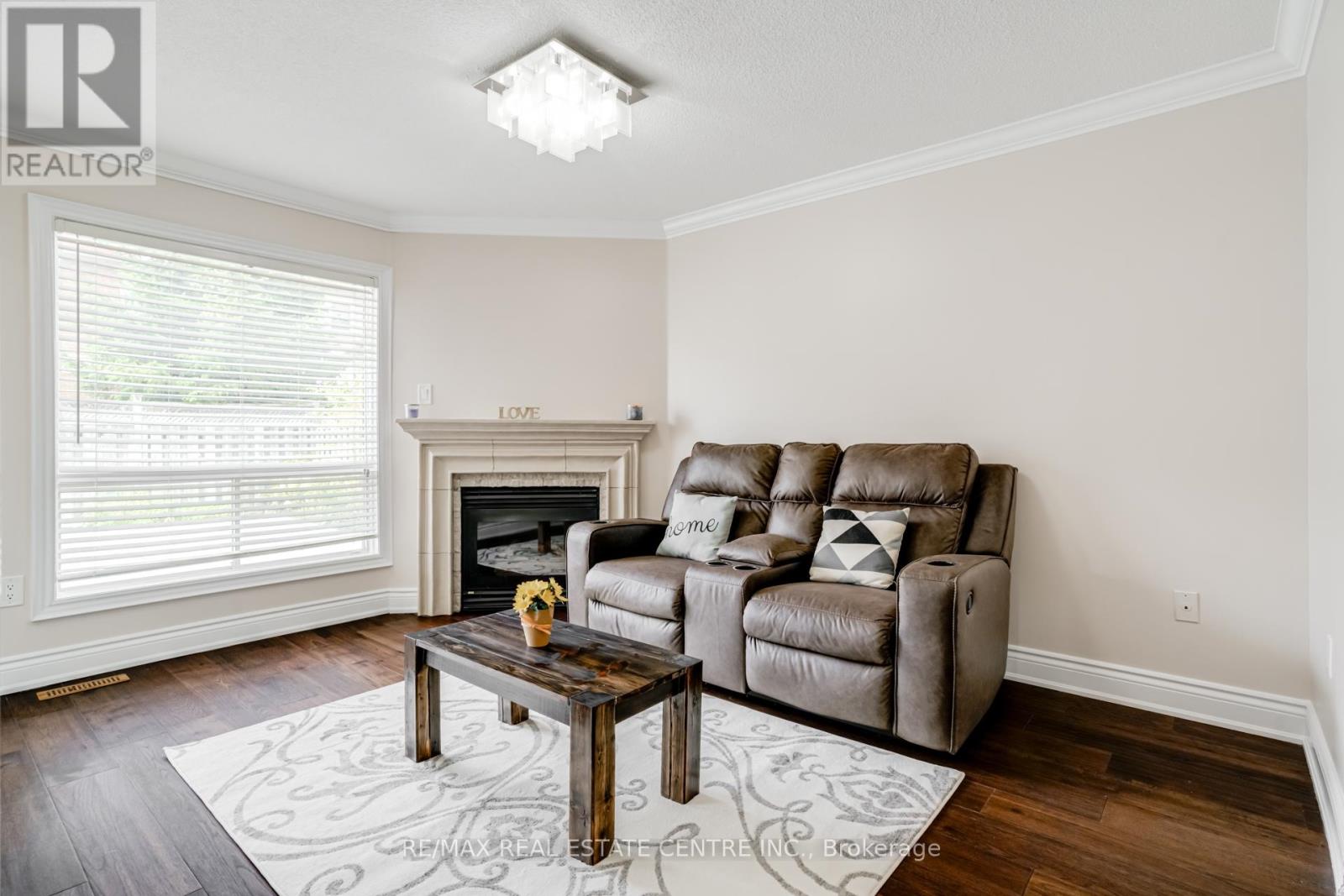 18 Richwood Crescent, Brampton, Ontario  L6X 4K9 - Photo 7 - W12399789