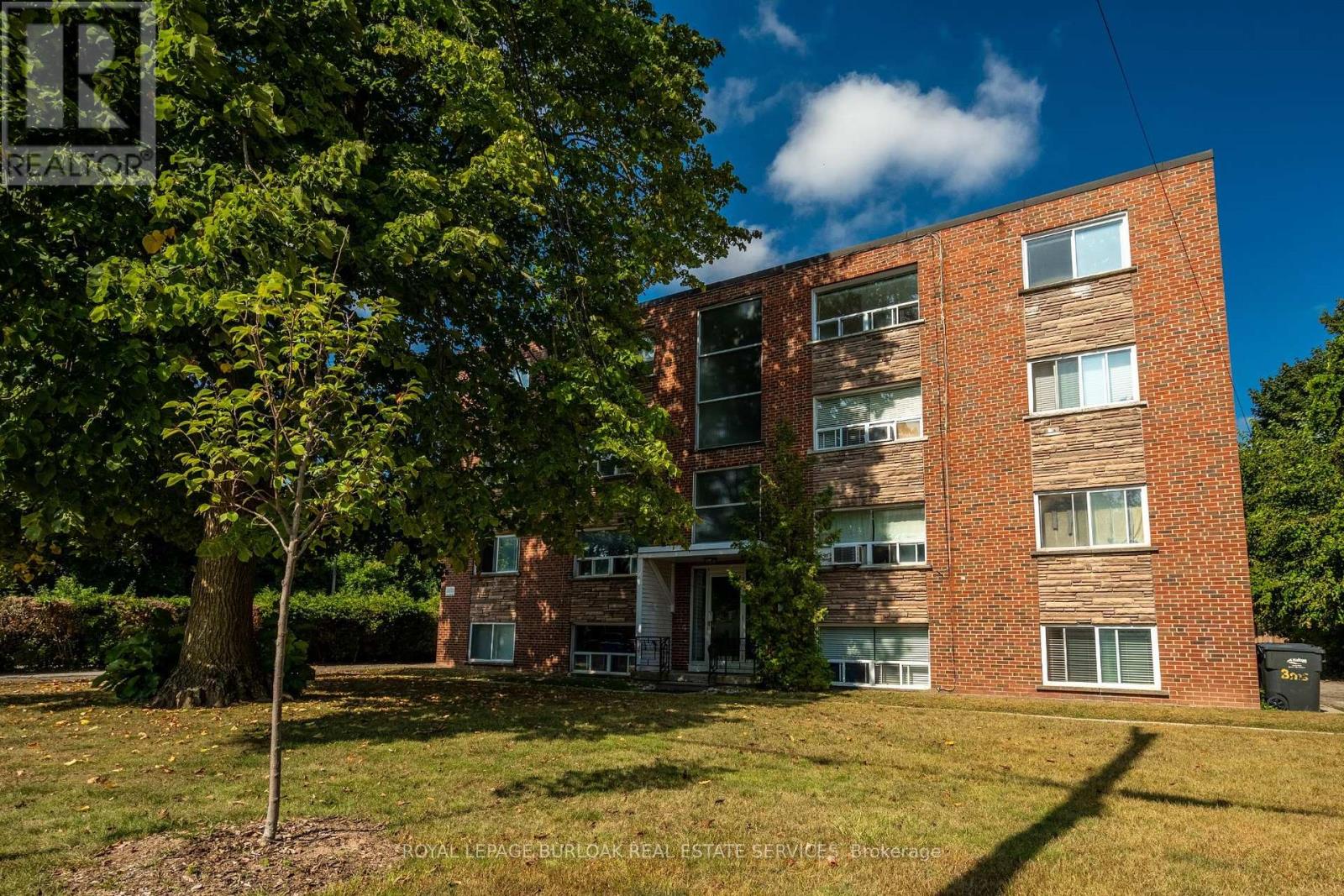 4 - 2161 Ghent Avenue, Burlington, Ontario  L7R 1Y6 - Photo 1 - W12399800