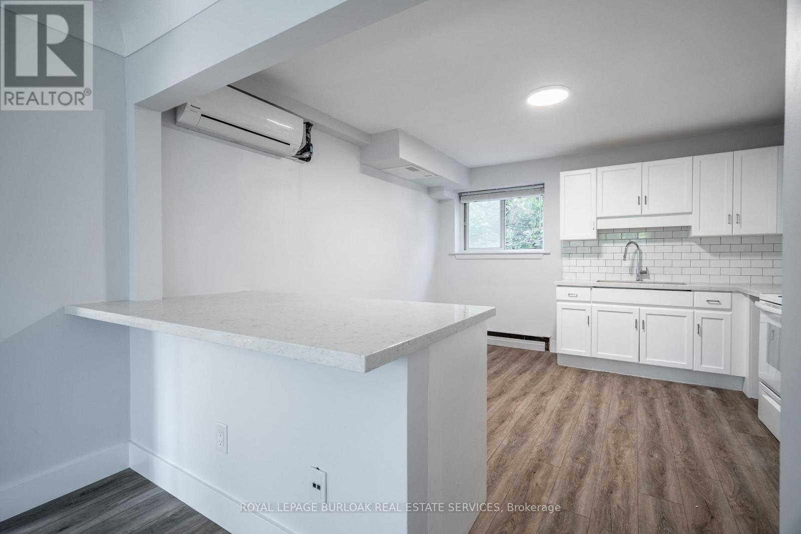 4 - 2161 Ghent Avenue, Burlington, Ontario  L7R 1Y6 - Photo 3 - W12399800