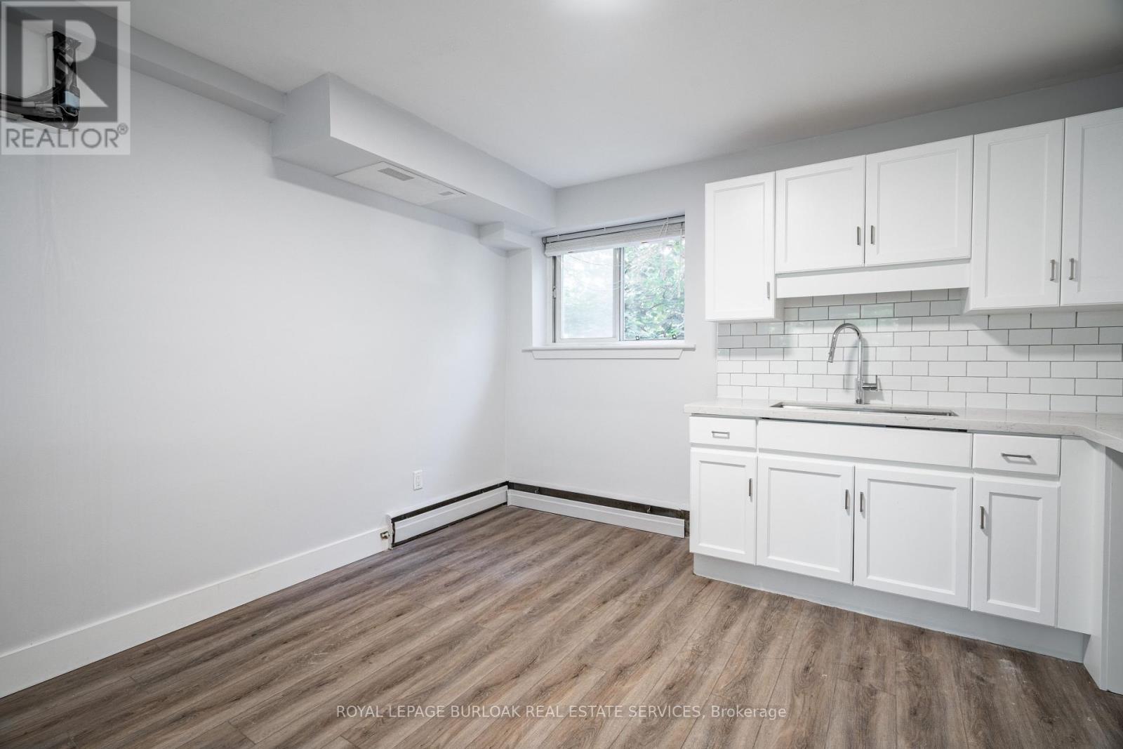 4 - 2161 Ghent Avenue, Burlington, Ontario  L7R 1Y6 - Photo 4 - W12399800