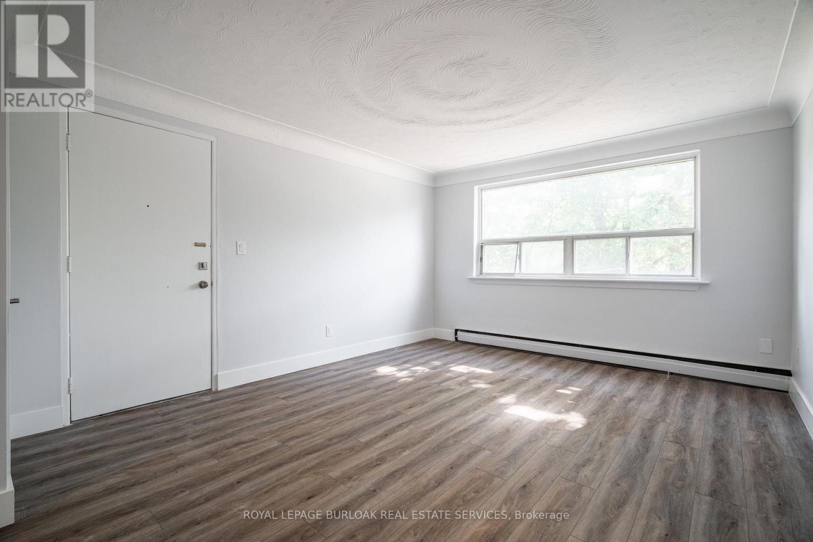 4 - 2161 Ghent Avenue, Burlington, Ontario  L7R 1Y6 - Photo 9 - W12399800