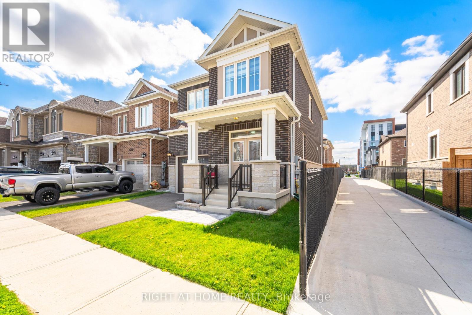 453 Boyd Lane, Milton, Ontario  L9E 1X2 - Photo 1 - W12399801