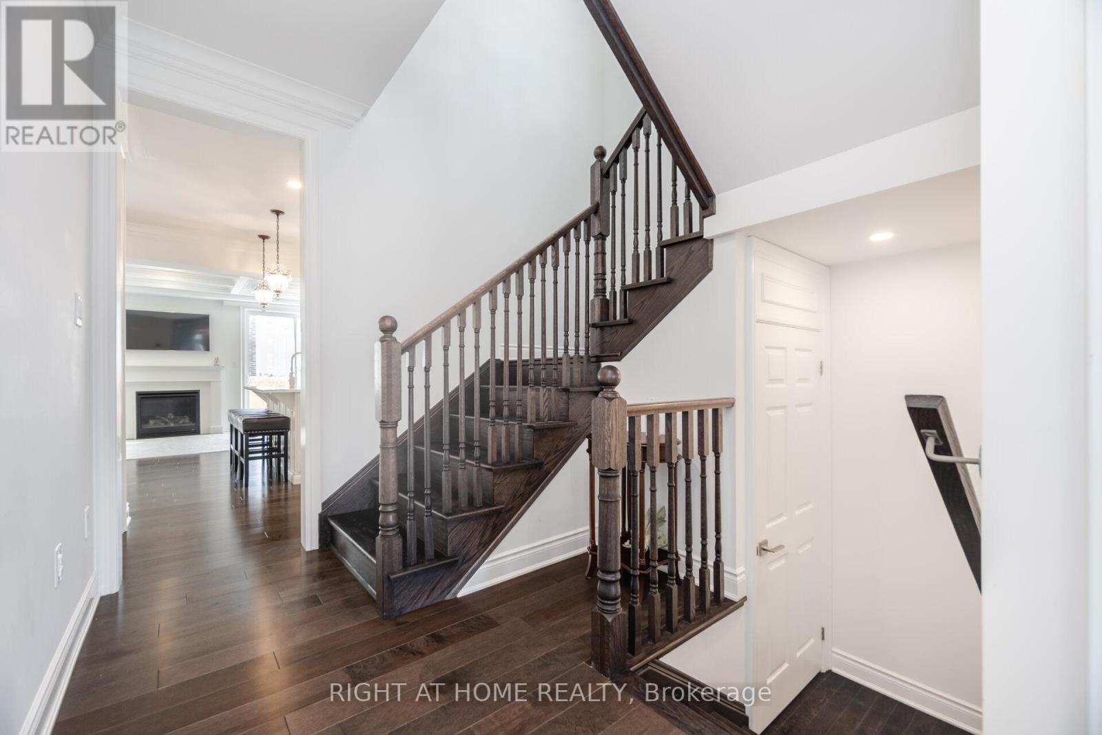 453 Boyd Lane, Milton, Ontario  L9E 1X2 - Photo 19 - W12399801