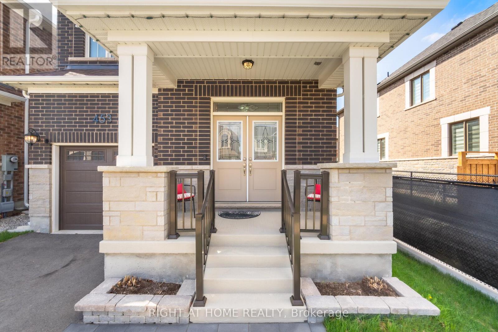 453 Boyd Lane, Milton, Ontario  L9E 1X2 - Photo 2 - W12399801