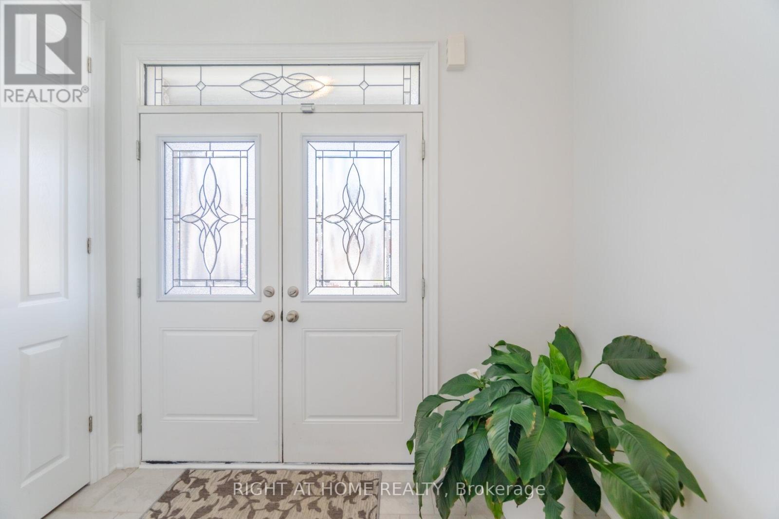 453 Boyd Lane, Milton, Ontario  L9E 1X2 - Photo 4 - W12399801