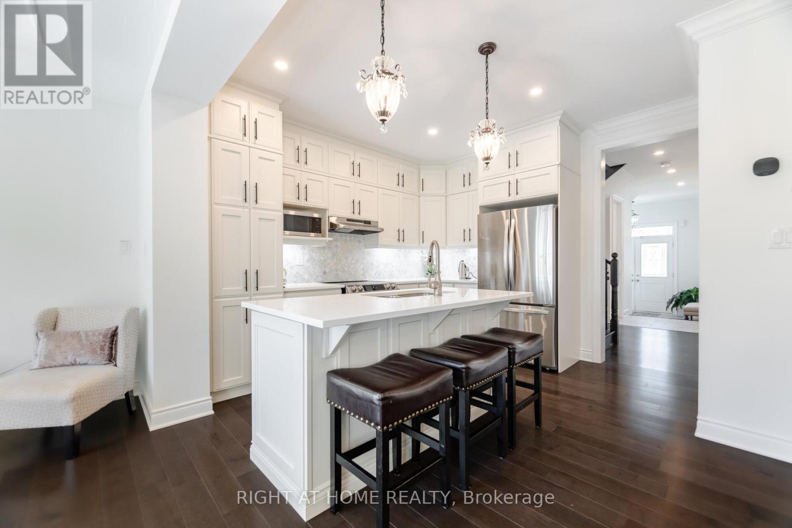 453 Boyd Lane, Milton, Ontario  L9E 1X2 - Photo 8 - W12399801