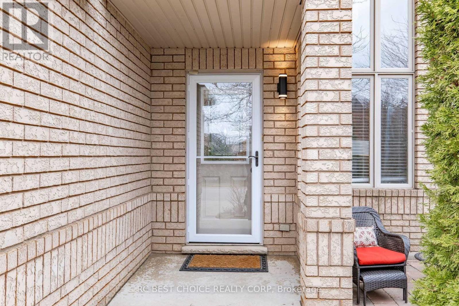 50 Pelham Drive, Hamilton, Ontario  L9K 1L4 - Photo 5 - X12399666