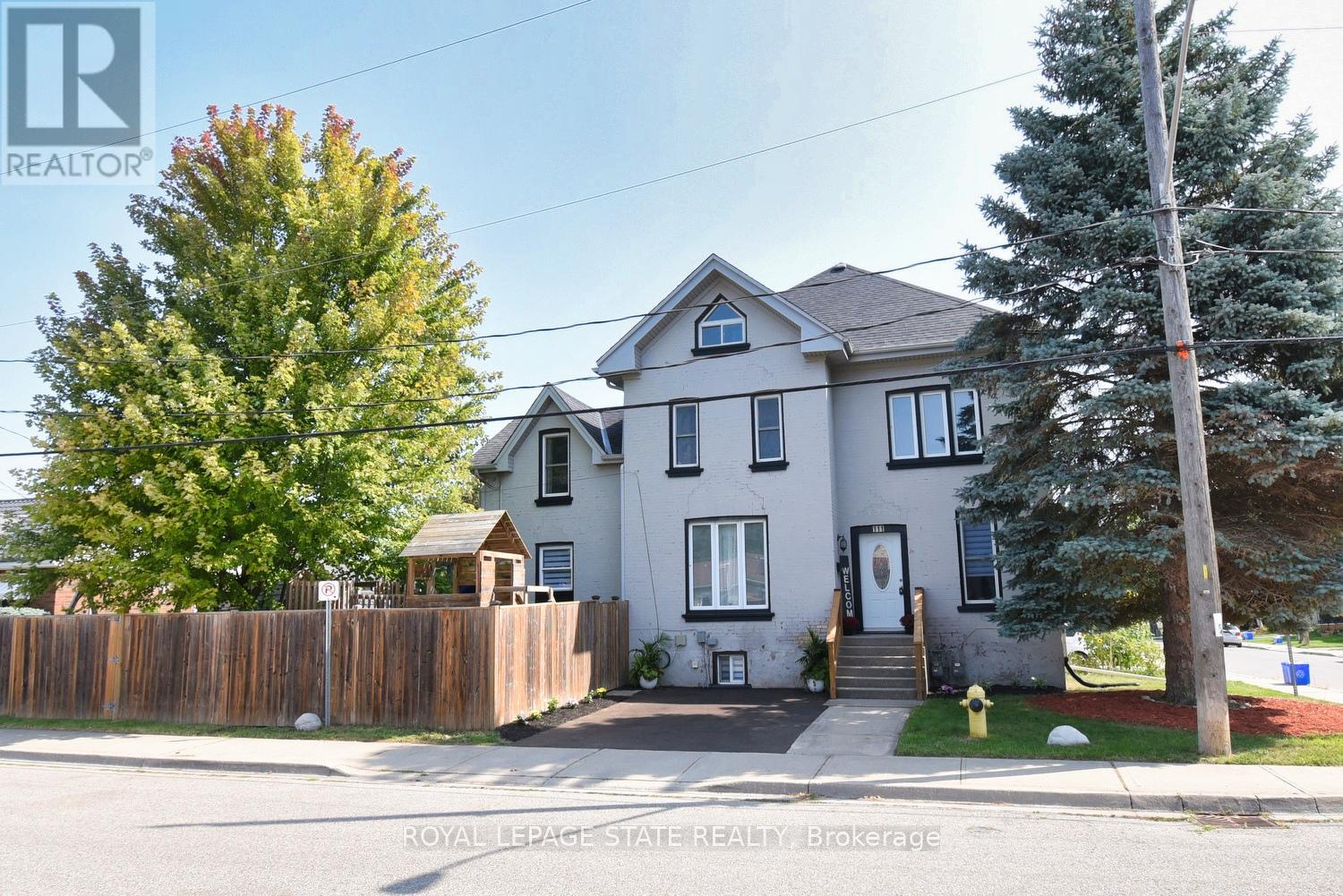 111 Drummond Street, Brantford, Ontario  N3S 5Z9 - Photo 2 - X12399668