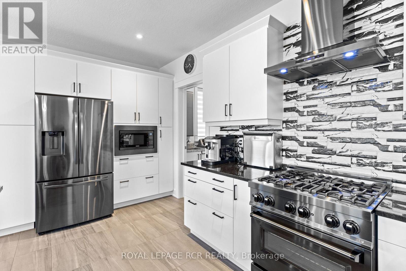 232 Snowberry Lane, Georgian Bluffs, Ontario  N0H 1S0 - Photo 15 - X12399688